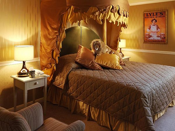The Syrup Sponge Room, one of the pudding-themed bedrooms, comes with its own Lyle's lion.